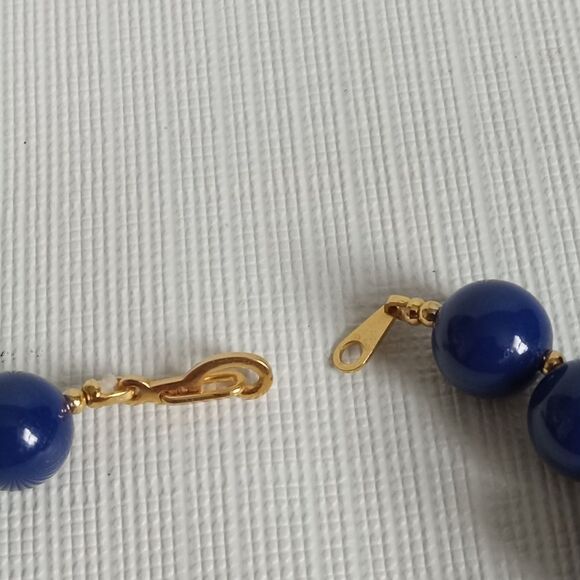 Vintage Navy Blue & Gold Toned Single Strand Acrylic Beaded Lightweight Necklace - Picture 9 of 9